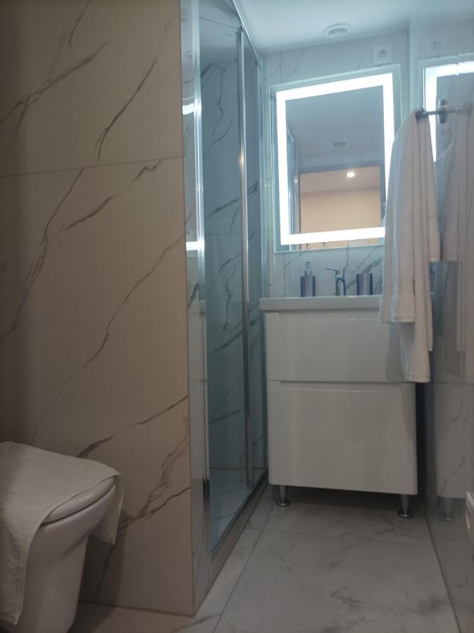 Chorni Vivtsy Apartman Csernyivci Kültér fotó